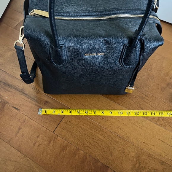 Michael Kors Weekender Bag - Picture 4 of 10